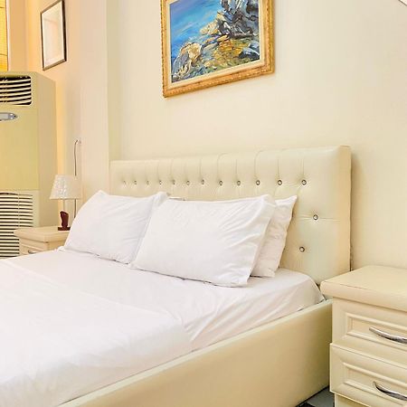 Hotel Pasarela Μπεράτ Εξωτερικό φωτογραφία