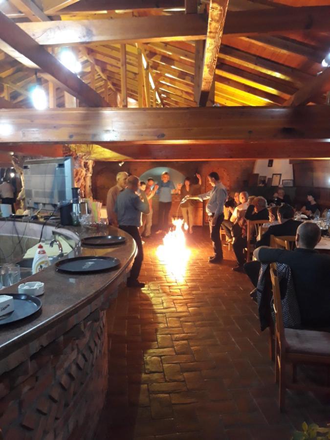Hotel Pasarela Μπεράτ Εξωτερικό φωτογραφία