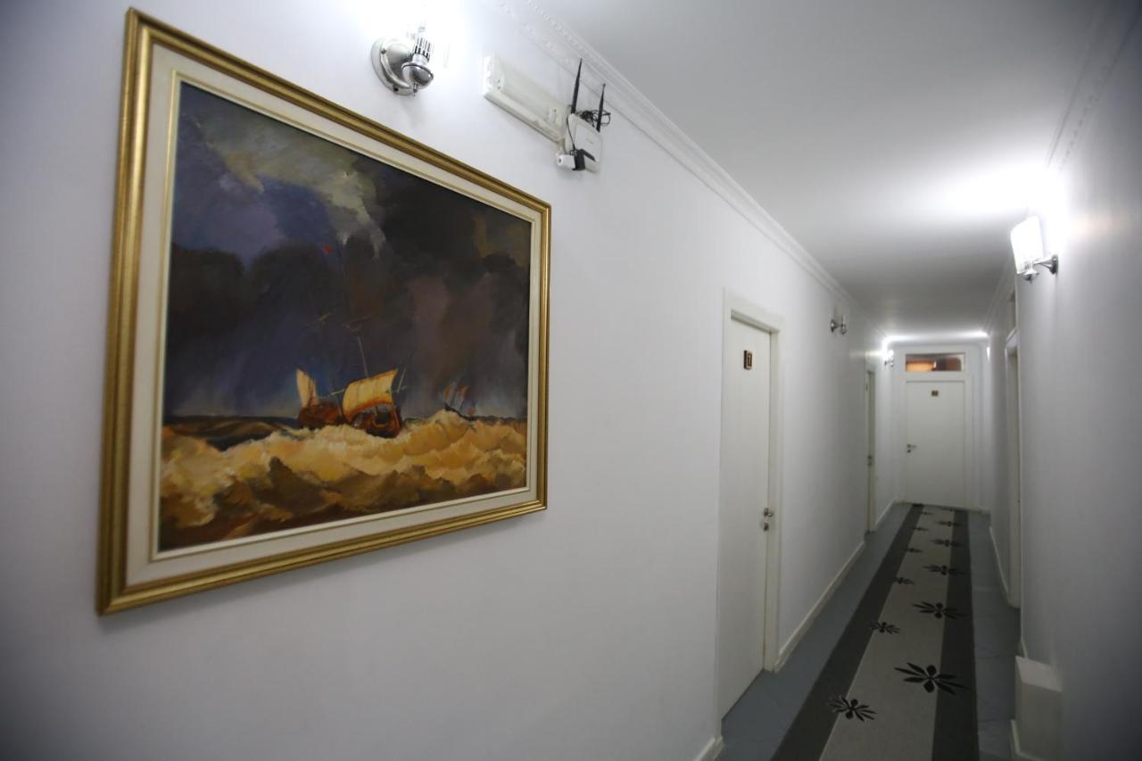 Hotel Pasarela Μπεράτ Εξωτερικό φωτογραφία