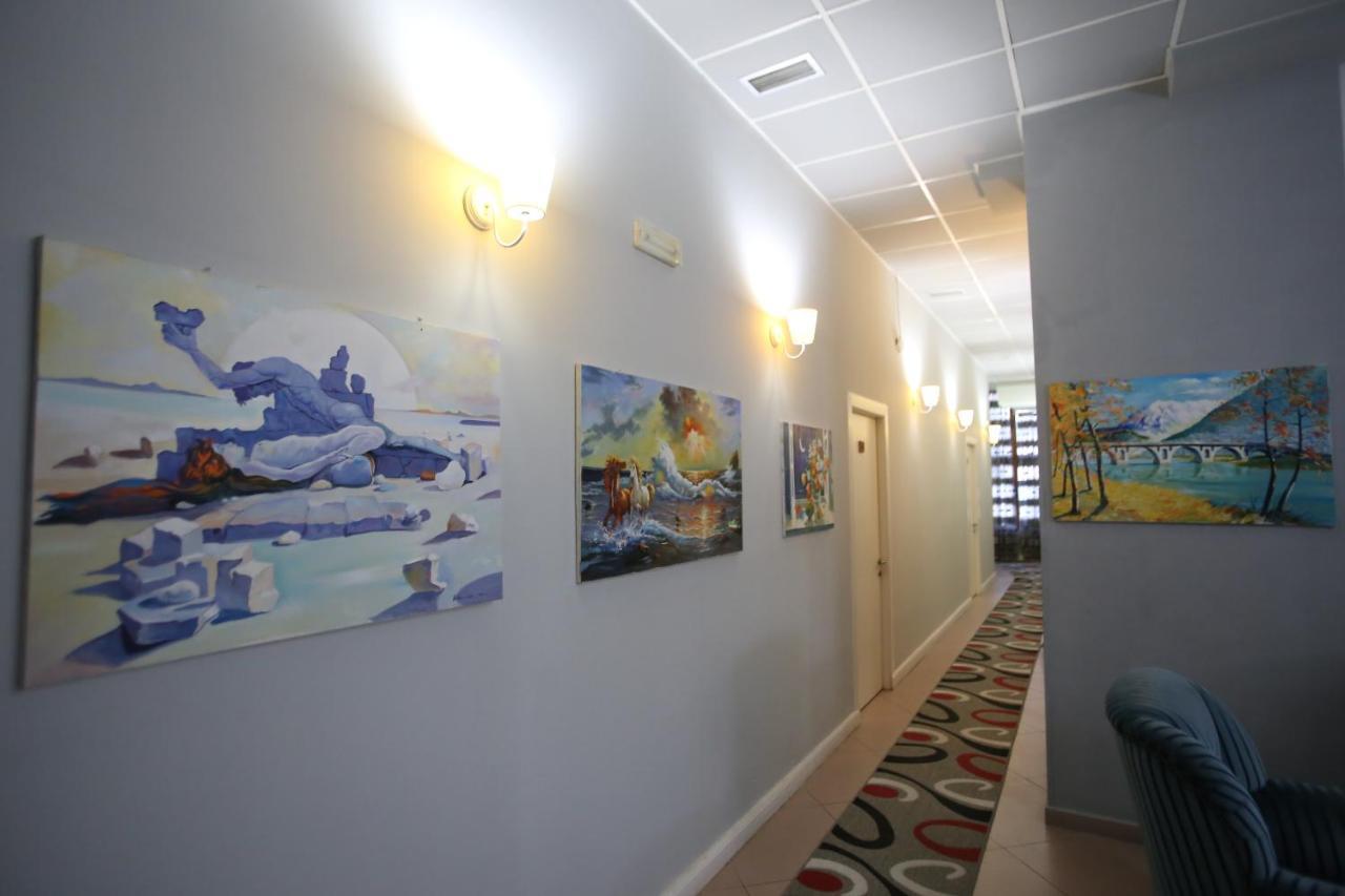 Hotel Pasarela Μπεράτ Εξωτερικό φωτογραφία