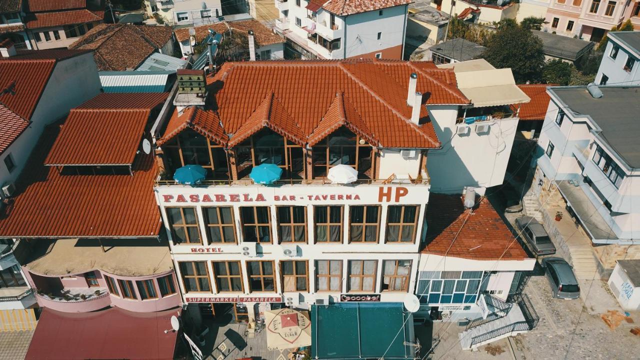 Hotel Pasarela Μπεράτ Εξωτερικό φωτογραφία