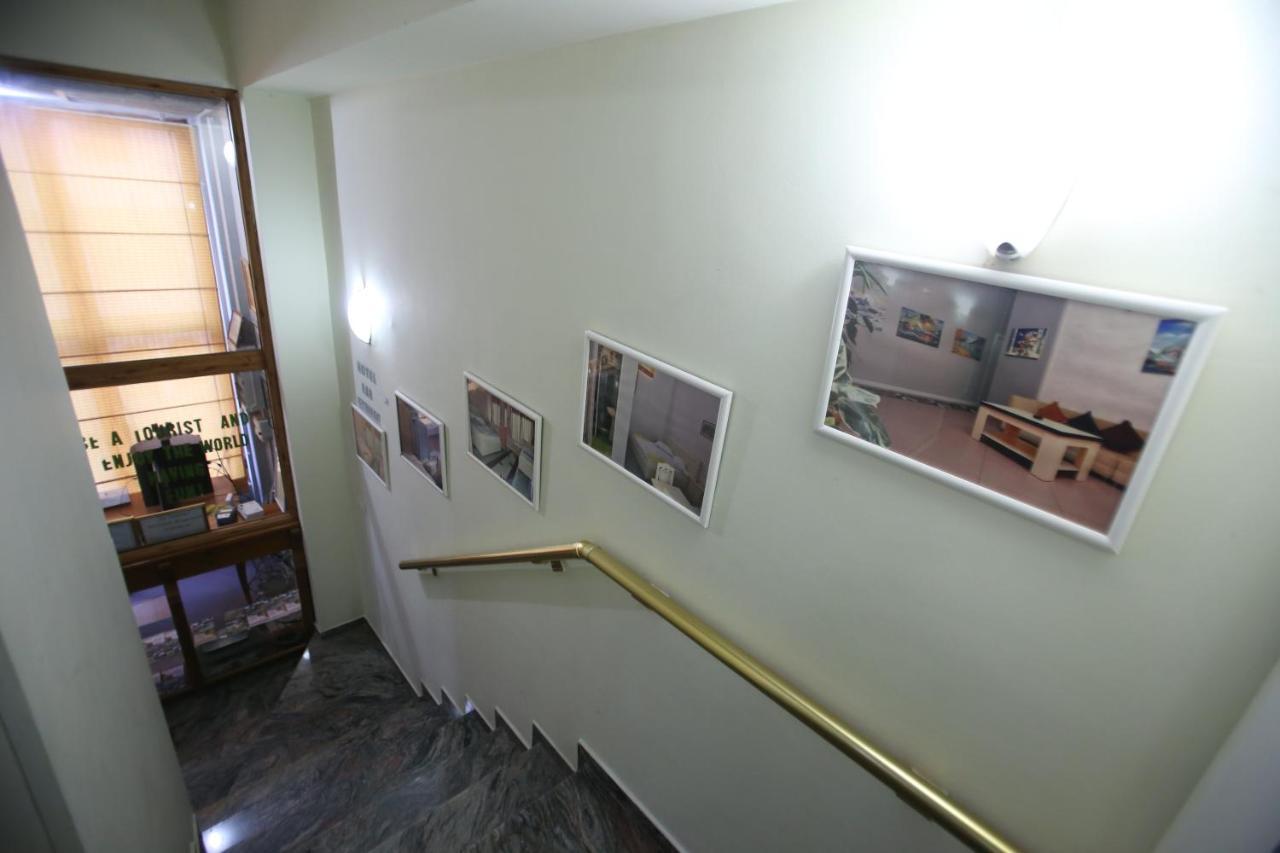 Hotel Pasarela Μπεράτ Εξωτερικό φωτογραφία