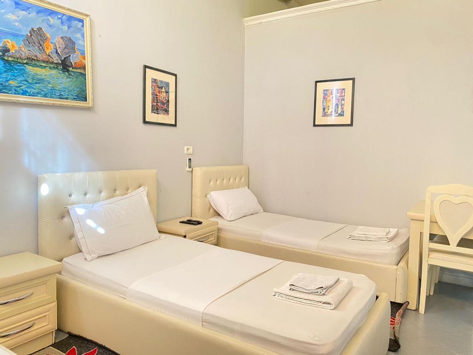 Hotel Pasarela Μπεράτ Εξωτερικό φωτογραφία