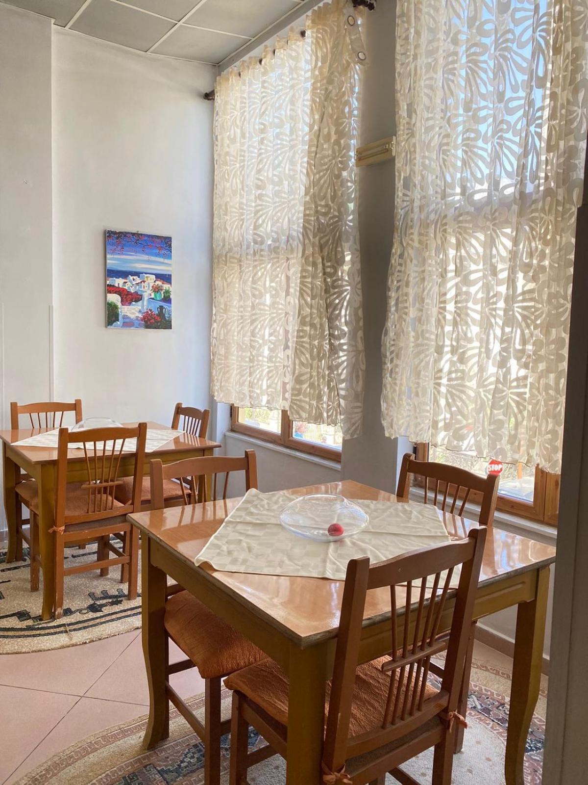 Hotel Pasarela Μπεράτ Εξωτερικό φωτογραφία