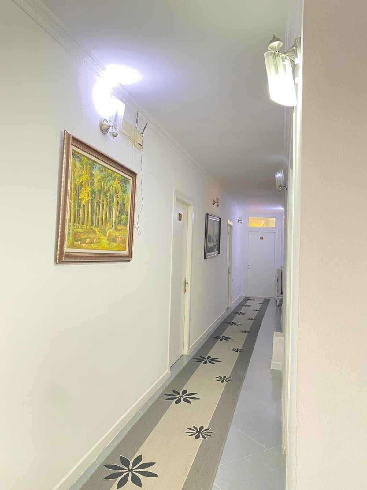 Hotel Pasarela Μπεράτ Εξωτερικό φωτογραφία