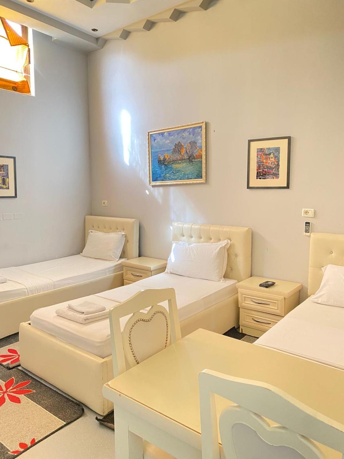 Hotel Pasarela Μπεράτ Εξωτερικό φωτογραφία