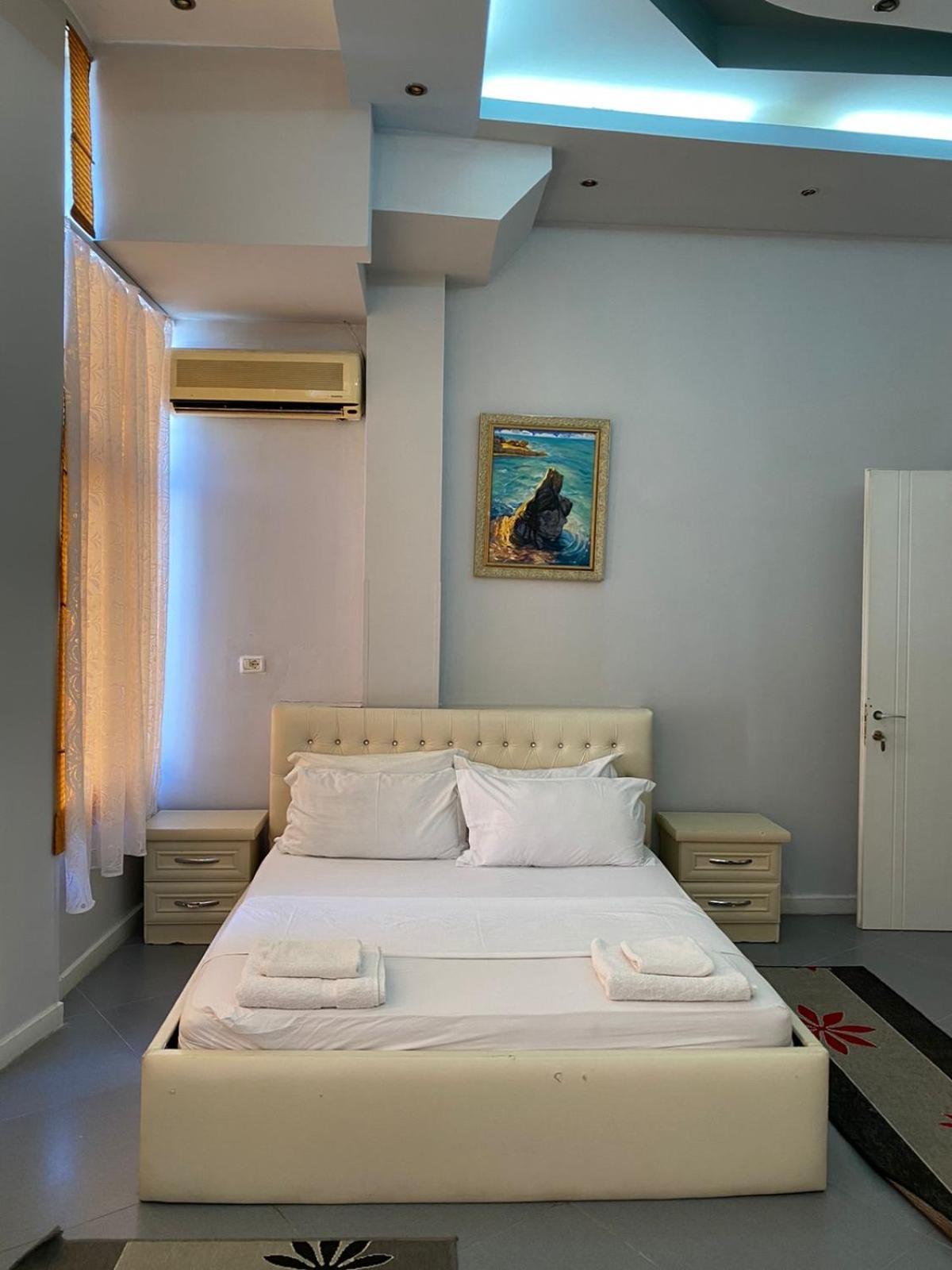 Hotel Pasarela Μπεράτ Εξωτερικό φωτογραφία