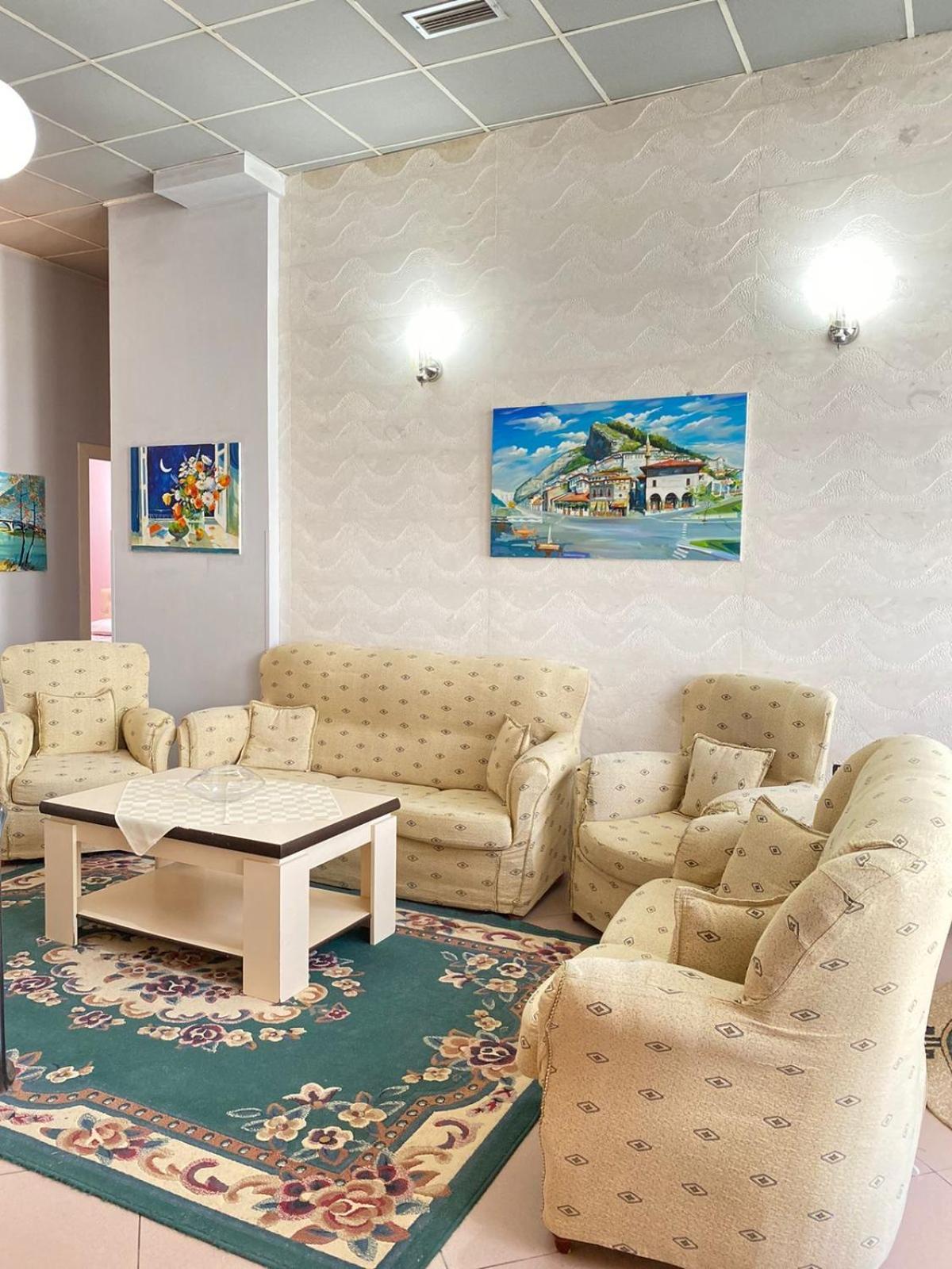 Hotel Pasarela Μπεράτ Εξωτερικό φωτογραφία