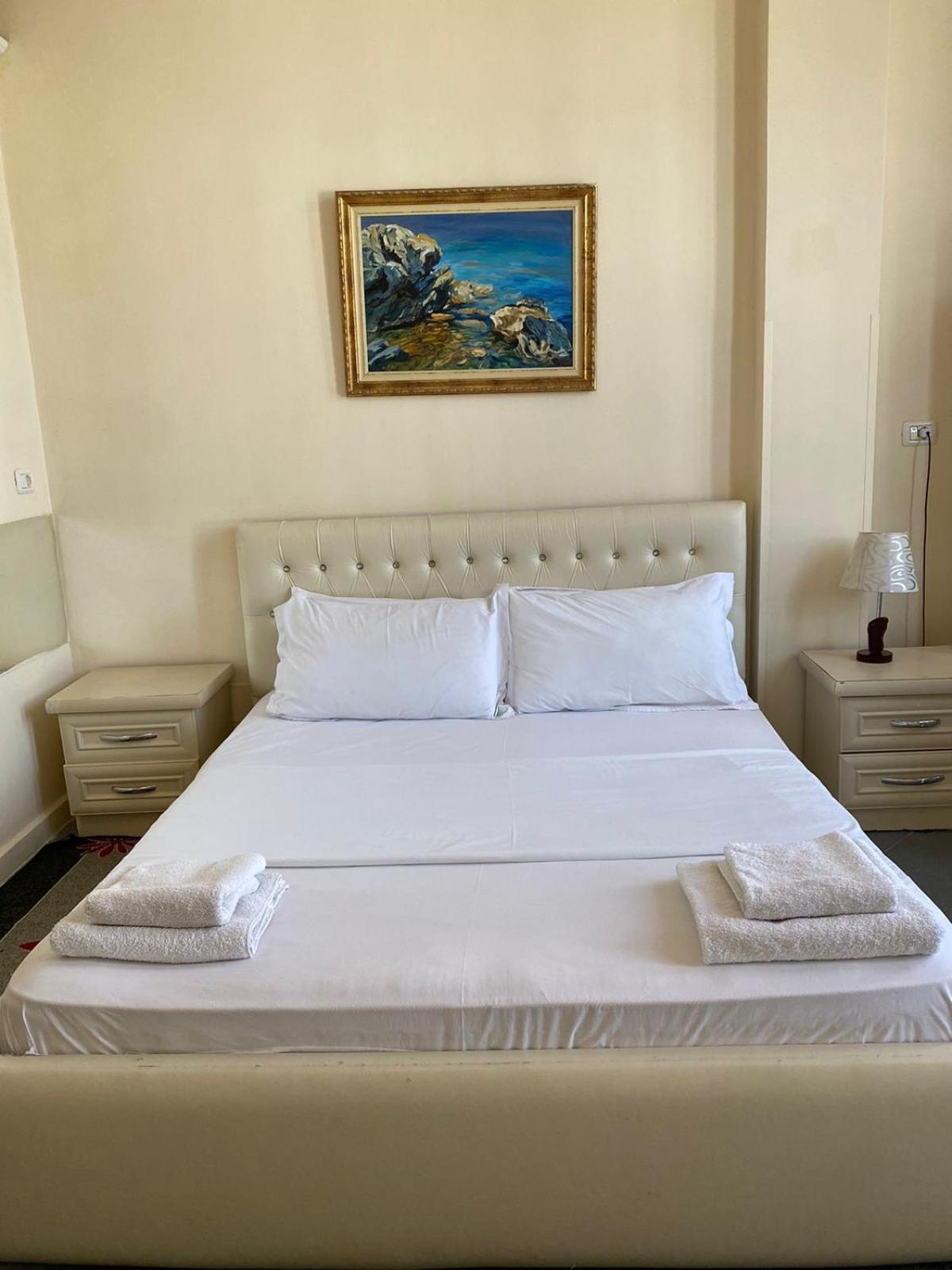 Hotel Pasarela Μπεράτ Εξωτερικό φωτογραφία
